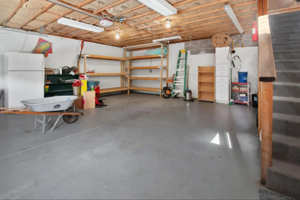 Smart Garage Storage for Productive Workspaces